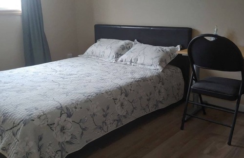 Southeast Edmonton House | CALM AND CLEAN PLACE TO STAY