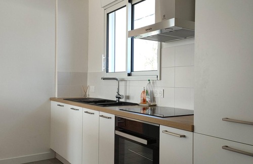 Plouescat House | Calm and light just a stone's throw from the sea