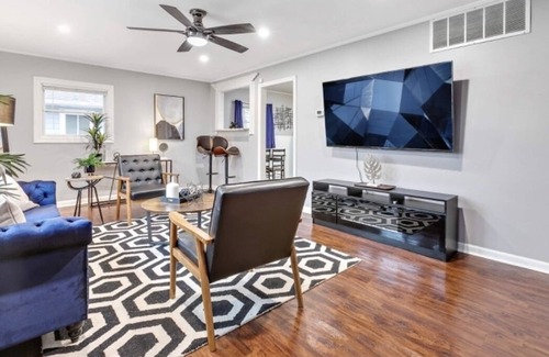 University Park House | Calm clean getaway.