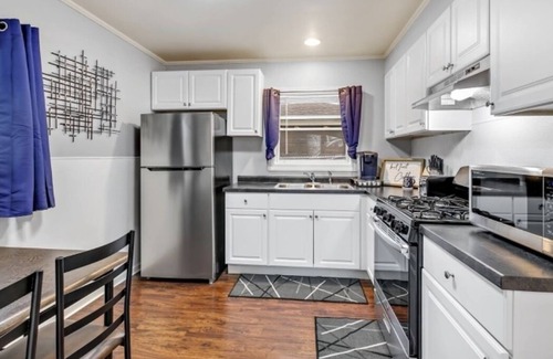 University Park House | Calm clean getaway.
