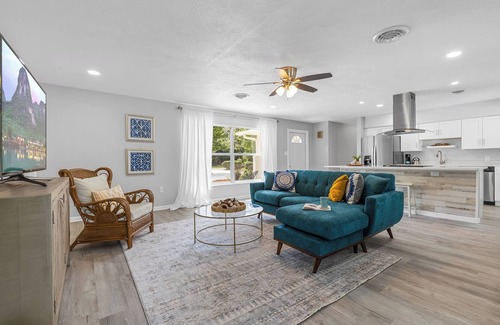 Sherwood Forest House | Calm Oasis Home, Pool, Walk to Restaurants
