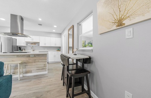 Sherwood Forest House | Calm Oasis Home, Pool, Walk to Restaurants