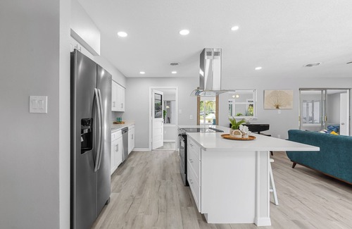 Sherwood Forest House | Calm Oasis Home, Pool, Walk to Restaurants