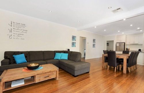 Moonta Bay Hotel | Calm Waters, Moonta Bay