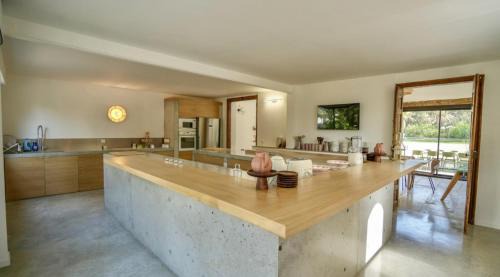Castries Bed & Breakfast | Calma Blanca
