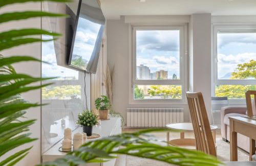 Mendebaldea Apartment | Calma y Luz by Clabao