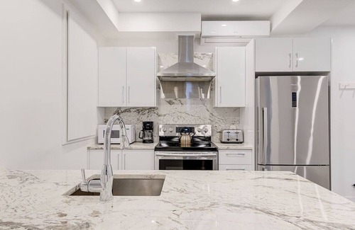 Plateau Mont Royal Apartment | Calme appartement Plateau Mont-Royal , Parking