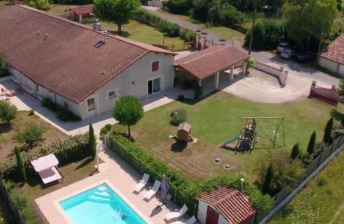 Bellevigne House | Calme et confort en Charente , Gîte Les Vignes avec piscine