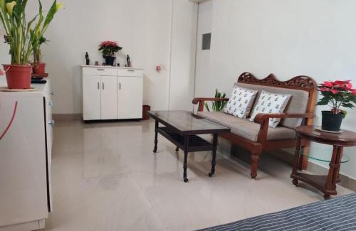 Juhu Apartment | Calming Abode