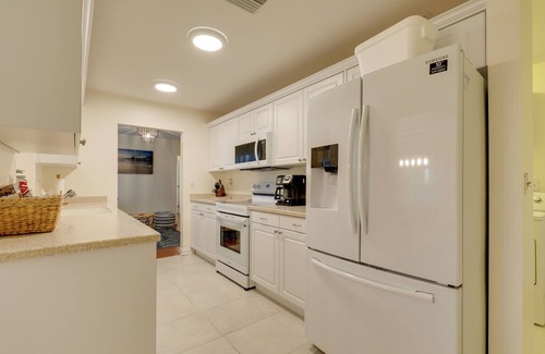 Clearwater House | Calming Getaway: 9 Mi to Clearwater Beach!