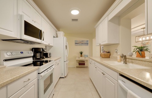 Clearwater House | Calming Getaway: 9 Mi to Clearwater Beach!