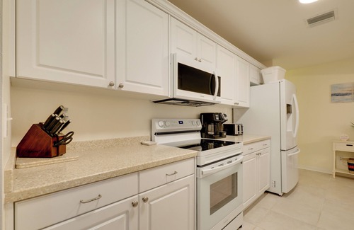 Clearwater House | Calming Getaway: 9 Mi to Clearwater Beach!