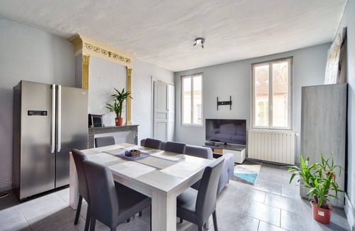 Nevers Apartment | Calming Lilac in Nevers's heart