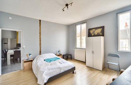 Nevers Apartment | Calming Lilac in Nevers's heart