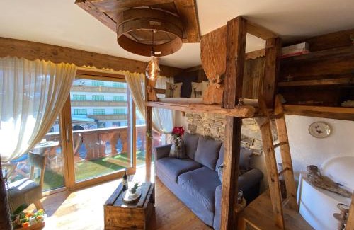 Campitello di Fassa Apartment | Calore di una Casa di Montagna