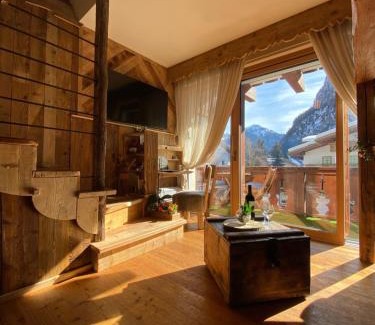 Campitello di Fassa Apartment | Calore di una Casa di Montagna