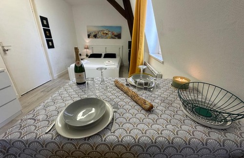 Sedan Apartment | Calvaire charmant studio rénové proche gare