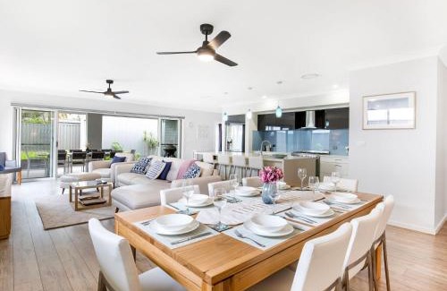 Callala Beach House | Calypso - 4 Mins Walk to Beach - Community Pool