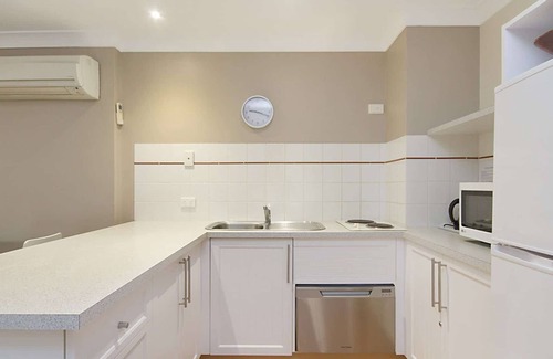 Coolangatta Apartment | Calypso Plaza 419 - Coolangatta Beachfront - Min. 3 Night Stays!