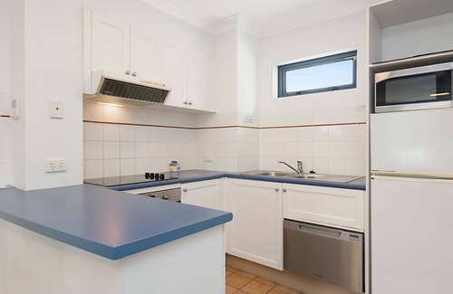 Coolangatta Apartment | Calypso Plaza Resort Unit 417 Two bedroom unit in resort style complex central Coolangatta