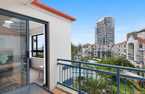 Coolangatta Apartment | Calypso Plaza Resort Unit 417 Two bedroom unit in resort style complex central Coolangatta