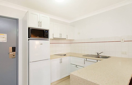 Coolangatta Apartment | Calypso Plaza Resort Unit 238 One bedroom apartment in Central Coolangatta with Wi-Fi Inc.