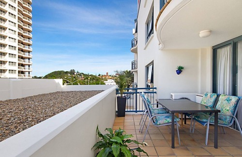 Coolangatta Apartment | Calypso Plaza Resort Unit 238 One bedroom apartment in Central Coolangatta with Wi-Fi Inc.