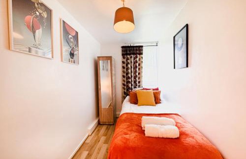 Coldharbour Apartment | Camberwell Manor