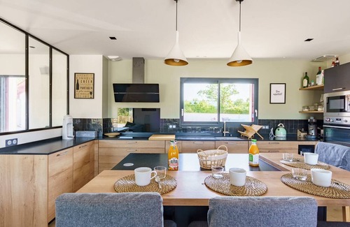 Cambo-les-Bains House | Cambo-les-Bains: 3-Room House, Private Pool, Internet, Parking