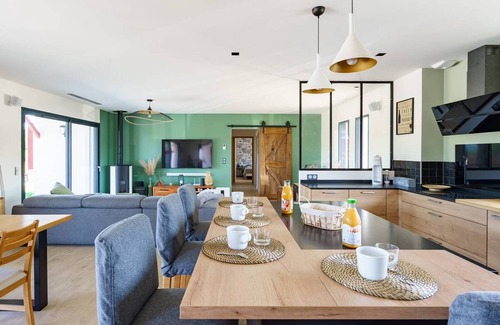 Cambo-les-Bains House | Cambo-les-Bains: 3-Room House, Private Pool, Internet, Parking