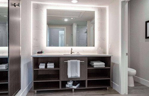Woods Of Century Park Hotel | Cambria Hotel Austin Uptown Near The Domain