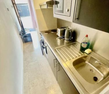Mill Road Apartment | Cambridge City Centre Studio, Sleeps 3