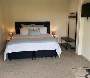 Ohaupo House | Cambridge Countryside Guest Room