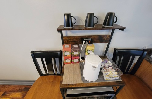 Garner House | Cambridge of Corolina in Clayton/Garner/40/42 Raleigh Area with WiFi & King Beds