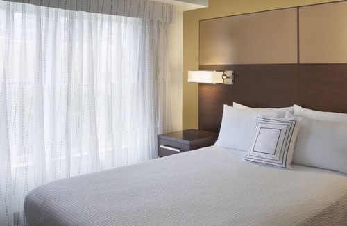 Mississauga Hotel | Cambridge Suites Mississauga