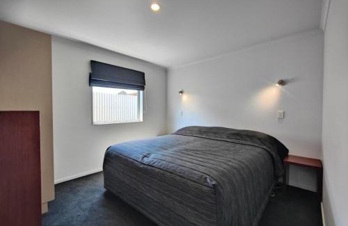 Invercargill House | Camden Court Apartment