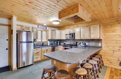 Village at Camelback House | CAMELBACK CABINS 103 in POCONOS Ski on off block parking level no steps to unit
