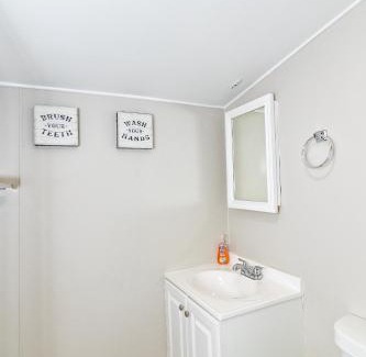 Tannersville House | Camelback cottage - on ONE ACRE & near local attractions