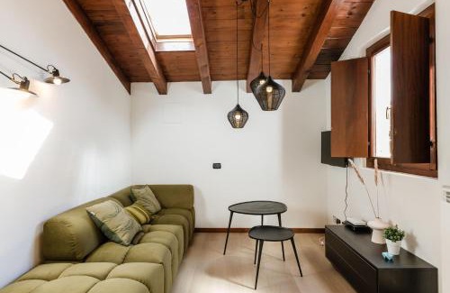 Acquaseria House | Camelia at the Lake - Acquaseria, San Siro by LoveComo