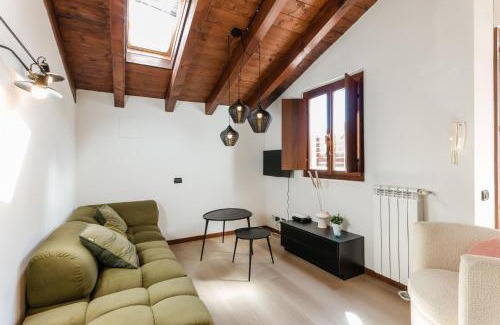 Acquaseria House | Camelia at the Lake - Acquaseria, San Siro by LoveComo