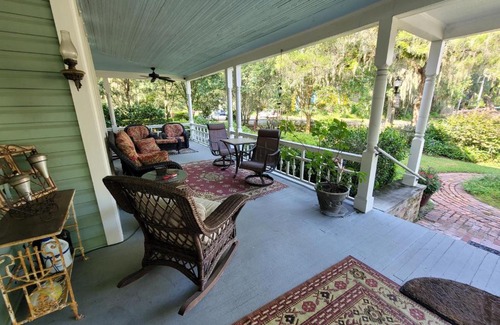 Gainesville Bed & Breakfast | Camellia Rose Inn- Luxury King Room Briar Rose