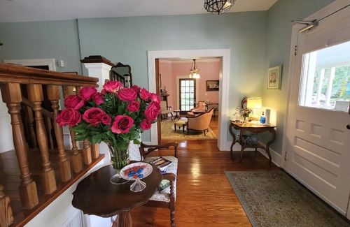 Gainesville Bed & Breakfast | Camellia Rose Inn- Luxury King Room Briar Rose