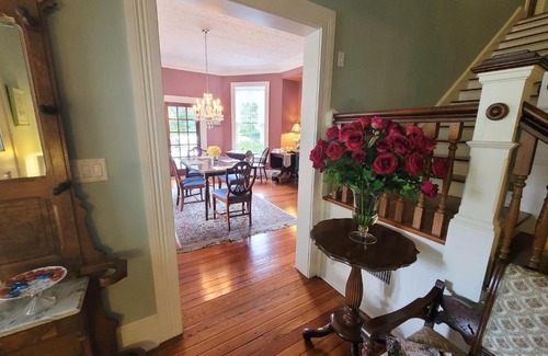 Gainesville Bed & Breakfast | Camellia Rose Inn- Luxury King Room Briar Rose