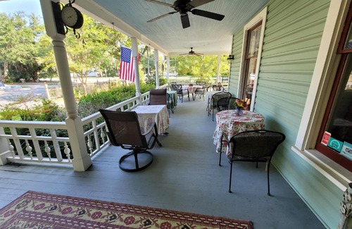 Gainesville Bed & Breakfast | Camellia Rose Inn- Luxury King Room Briar Rose