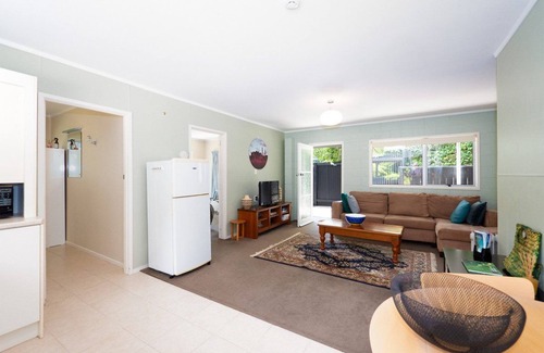 Paihia Cottage | Camellia with WiFi - Paihia Unit