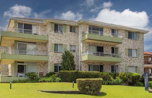 Forster Apartment | Camelot 01 over looking Wallis lake
