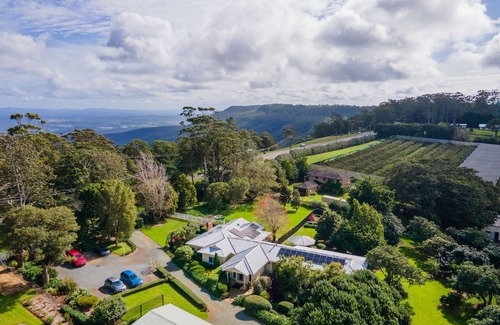 North Tamborine Cottage | Camelot Boutique Accommodations