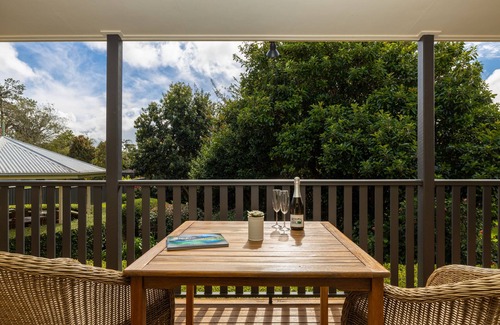 North Tamborine Cottage | Camelot Boutique Accommodations