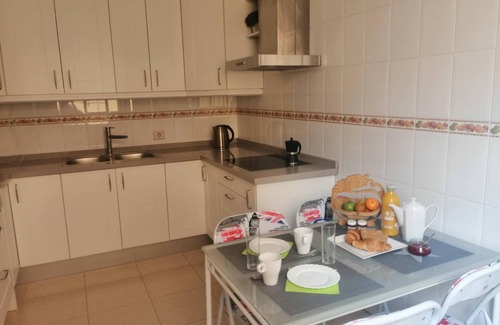 Las Galletas House | Camelot is a comfortable and quiet modern townhouse in Canaria traditional style