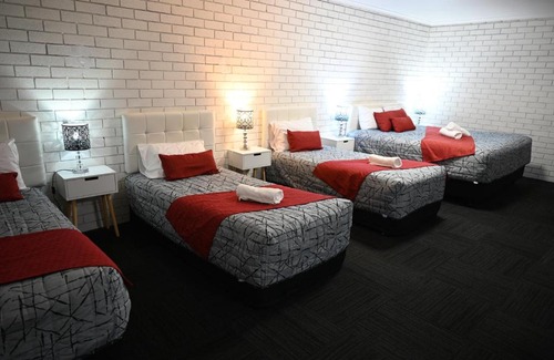 West Wyalong Hotel | Cameo Inn Motel